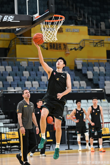 广厦男篮主场迎战吉林男篮 争夺季后赛关键席位