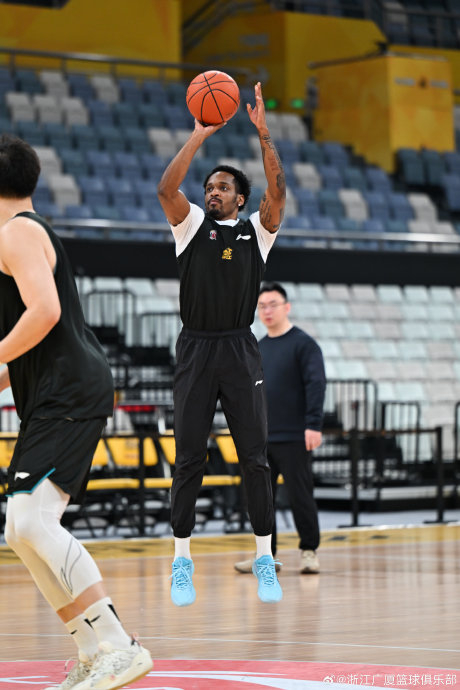广厦男篮主场迎战吉林男篮 争夺季后赛关键席位