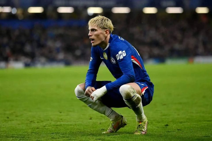 加纳乔落选世界杯名单引争议，平台效应成其成