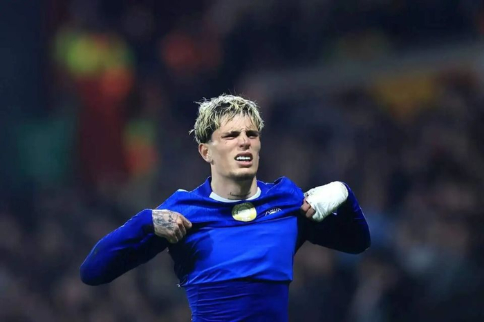 加纳乔落选世界杯名单引争议，平台效应成其成