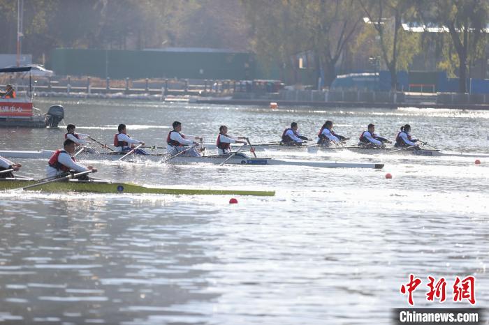沈阳浑南区中小学赛艇嘉年华开幕 崔晓桐出席助
