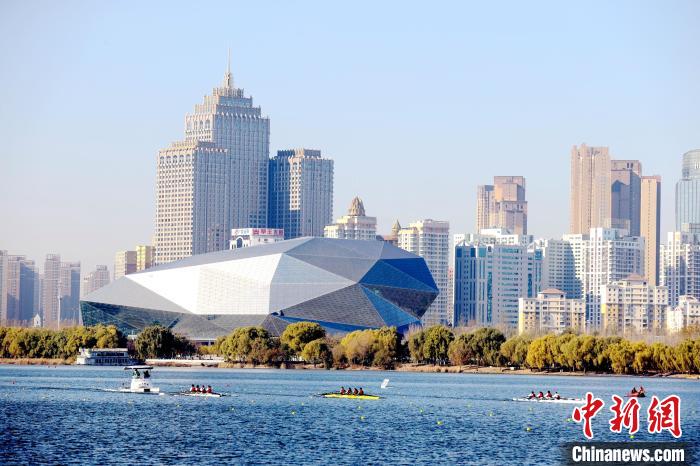 沈阳浑南区中小学赛艇嘉年华开幕 崔晓桐出席助