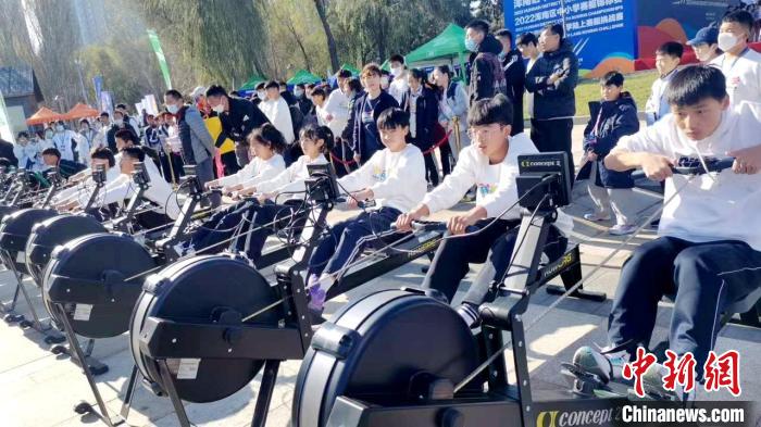 沈阳浑南区中小学赛艇嘉年华开幕 崔晓桐出席助