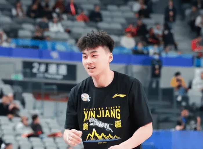 新疆男篮换帅迎战深圳，