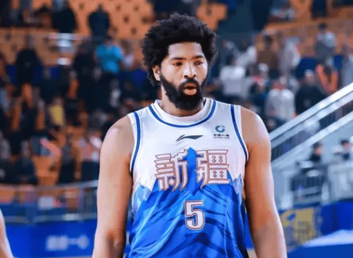 新疆男篮换帅迎战深圳，年轻球员亮眼但外援差