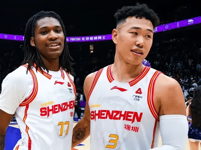 新疆男篮换帅迎战深圳，年轻球员亮眼但外援差