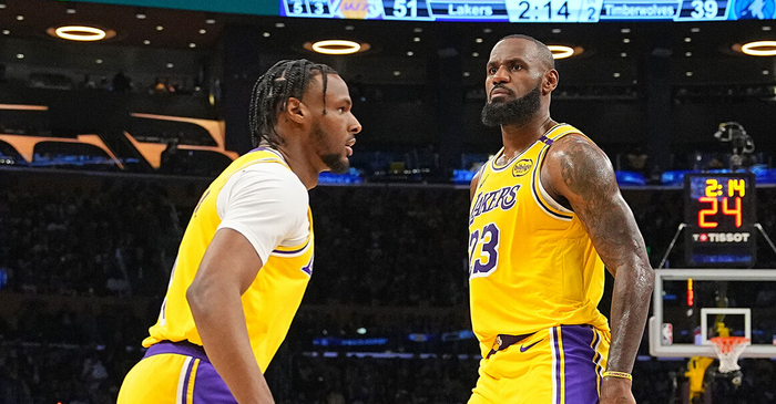 布朗尼自信父子同场征战季后赛将默契配合