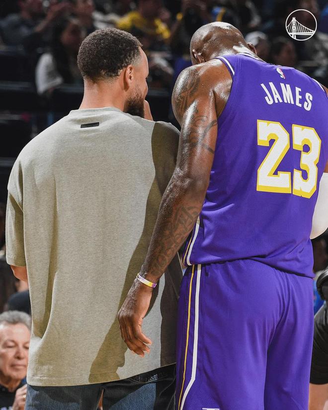 詹姆斯复出率队大胜 布朗尼助攻创历史 湖人锁定