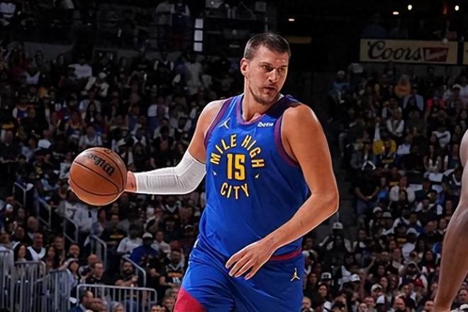 现役球员中唯一达成4次场均30分大满贯的亚历山