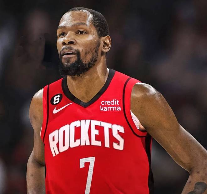 现役球员中唯一达成4次场均30分大满贯的亚历山