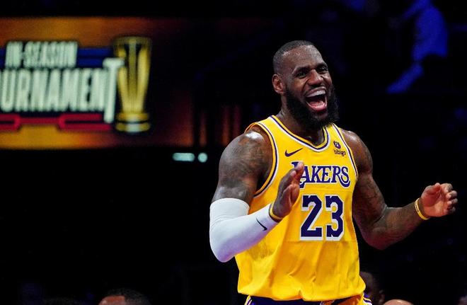 现役球员中唯一达成4次场均30分大满贯的亚历山