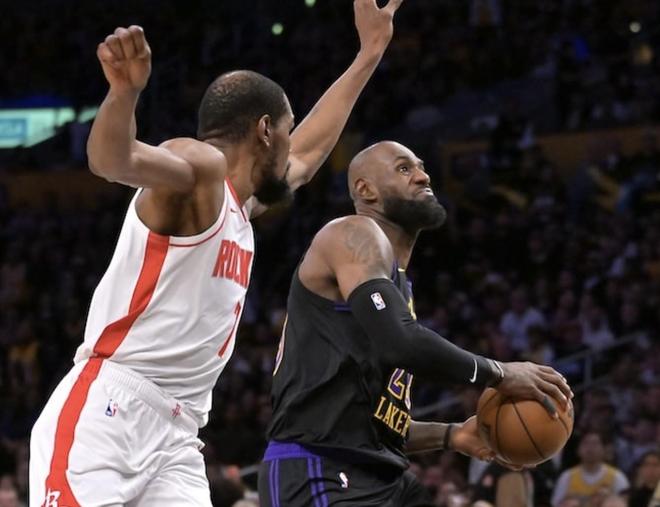 湖人客场力克火箭 詹姆斯28+8+7助奠定总比分优势